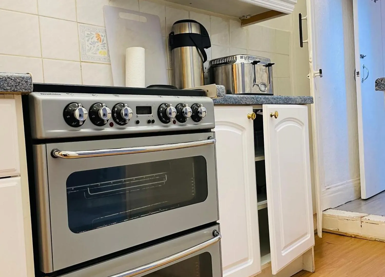 Modern 3 Bed House In Isleworth, London Villa Holiday home