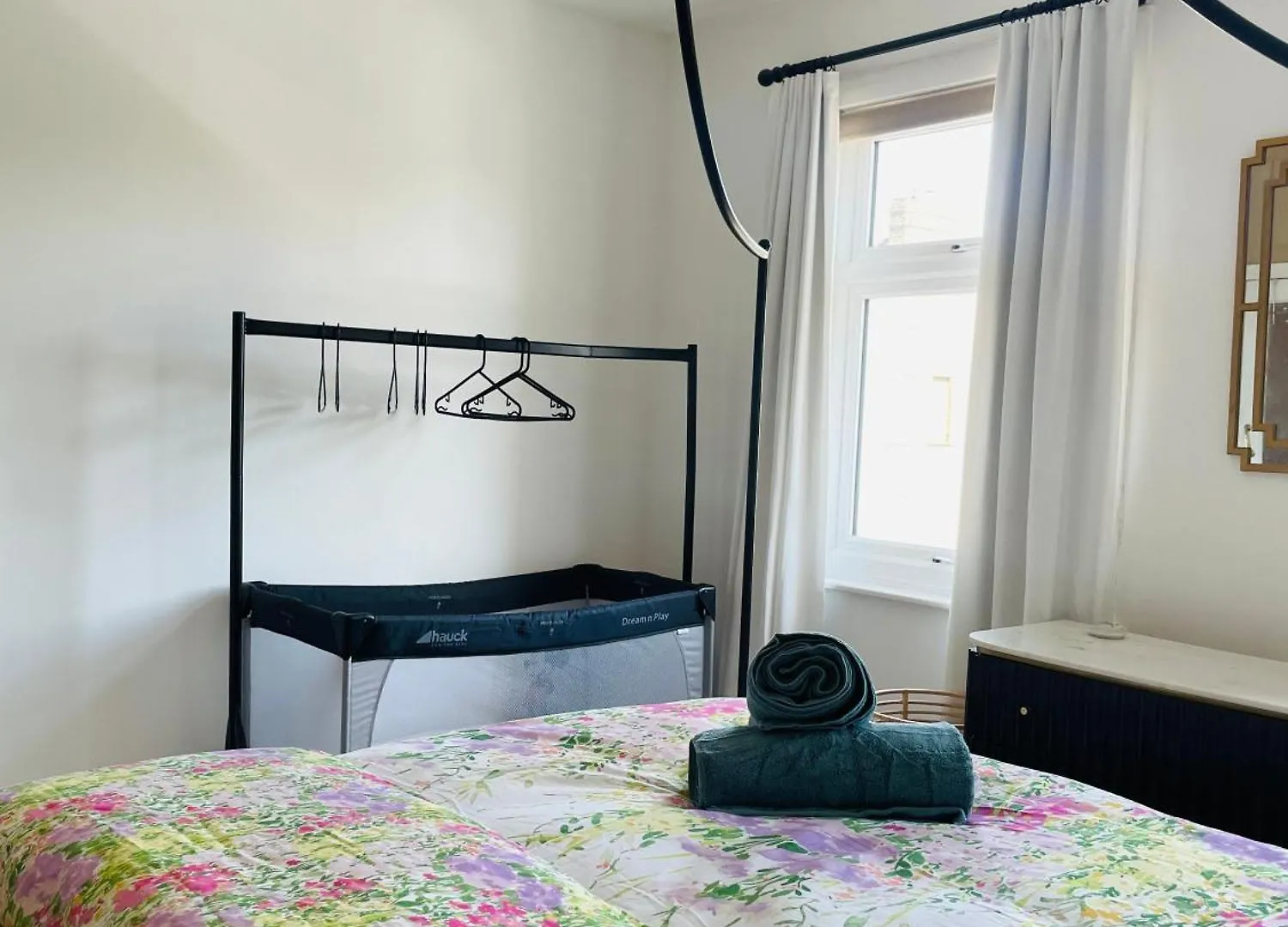 Modern 3 Bed House In Isleworth, London Villa Holiday home Isleworth