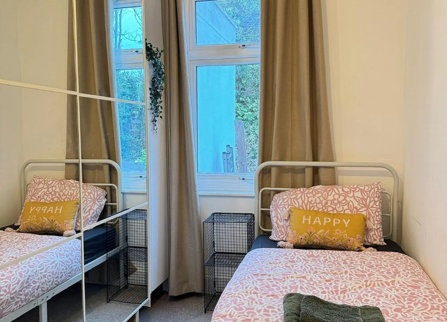 Modern 3 Bed House In Isleworth, London Villa Holiday home Isleworth