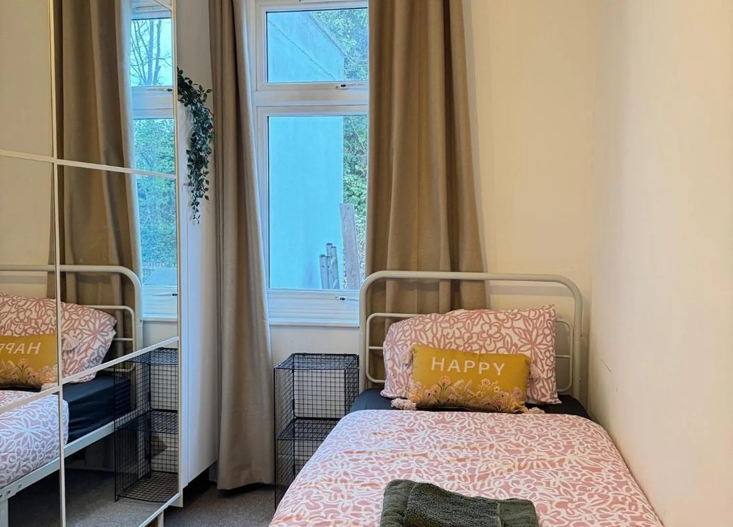Holiday home Modern 3 Bed House In Isleworth, London Villa United Kingdom