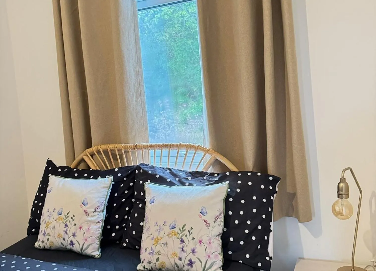 Modern 3 Bed House In Isleworth, London contacts